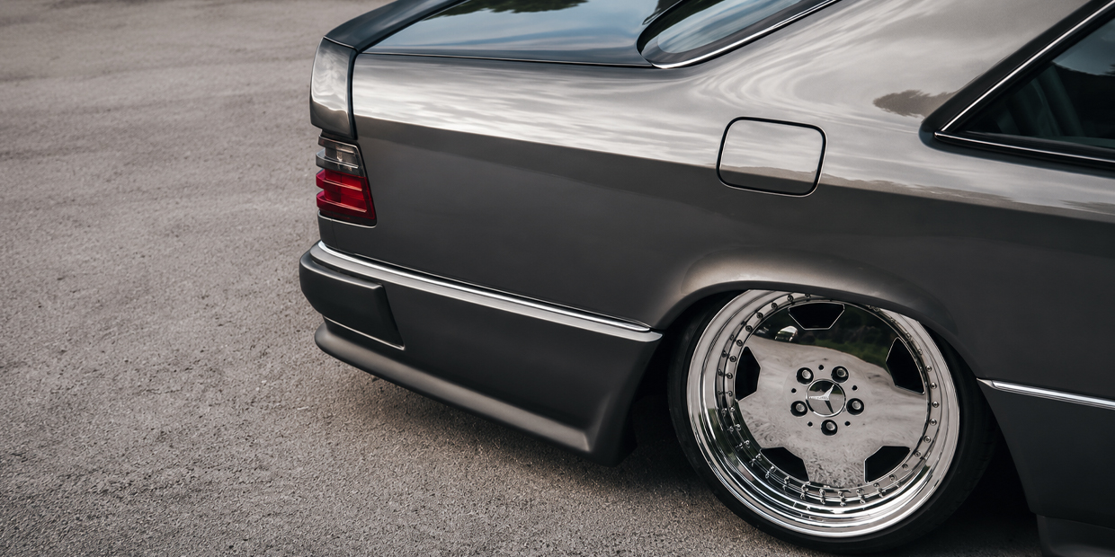 Mercedes-Benz lowered on air suspension with AMG Aero III wheels