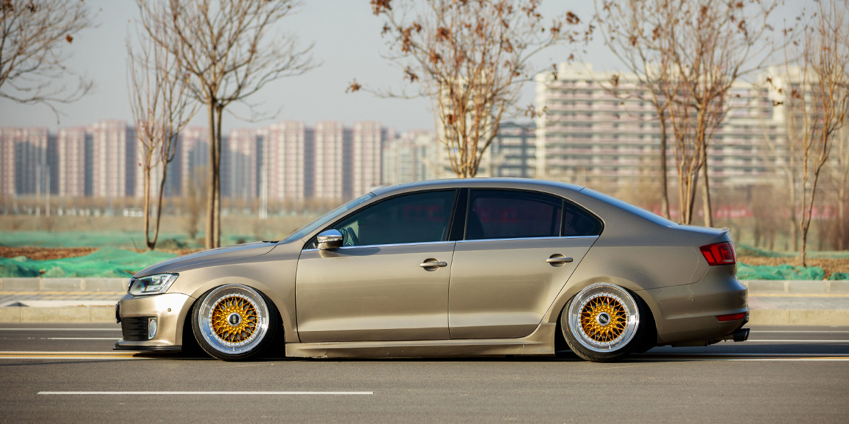 Volkswagen Jetta GLI MK6 air suspension